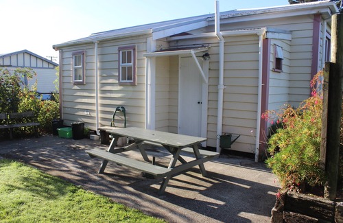 Waihi Cottage | Waihi Cottage Entertainment