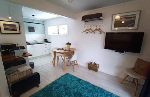 Waikawa Apartment | Waikawa Landing studio apartment in Picton, gateway to the Marlbourough Sounds