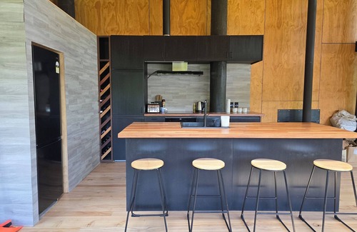 Waikawa Bay House | Waikawa Marina View, 2 minuets walk to Jolly Rogers bar and Restaurant.