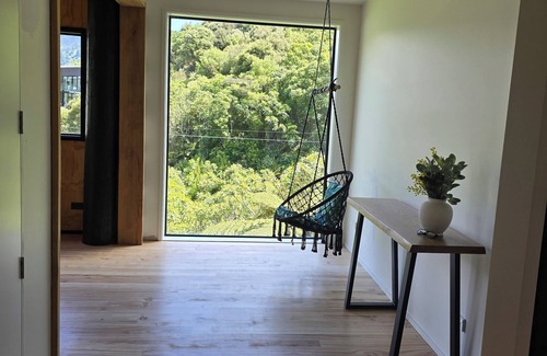 Waikawa Bay House | Waikawa Marina View, 2 minuets walk to Jolly Rogers bar and Restaurant.