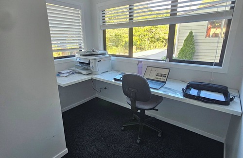 Kereta House | Waikawau Retreat. Private home, overlooking the sea, covered deck to entertain.