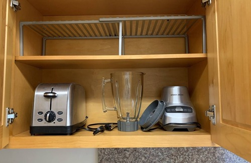 McCully - Moiliili Apartment | Waikiki Apartment sleeps 5 parking included