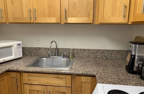 McCully - Moiliili Apartment | Waikiki Apartment sleeps 5 parking included