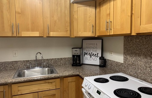McCully - Moiliili Apartment | Waikiki Apartment sleeps 5 parking included