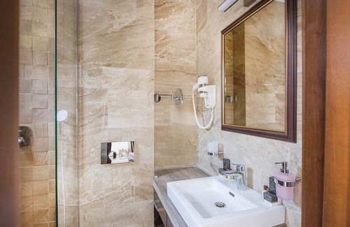 Tomicici House | Waikiki Apartments