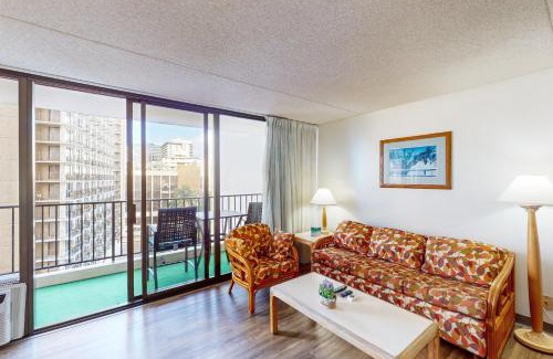 Waikiki Apartment | Waikiki Banyan #908