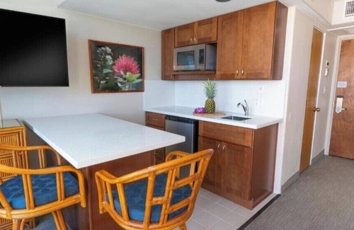 Honolulu Condo | Waikiki Condo - 1BR, 2BA, Sleeps 6
