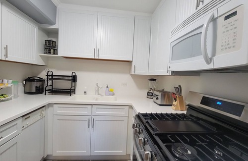 Waikiki Condo | Waikiki Condo Has 2 Bedrooms & 2 Baths, with 1 free parking space.
