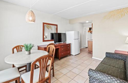 Wildwood Crest Hotel | Waikiki Oceanfront Inn