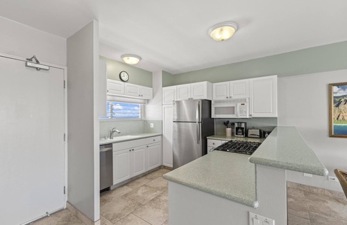 Honolulu Condo | Waikiki Shore Condo on the 13th floor with ocean view/prime location