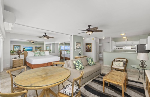 Honolulu Condo | Waikiki Shore Condo on the 13th floor with ocean view/prime location