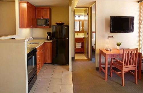 Waikiki Hotel | Waikiki Stay | 2 Suites with Queen Beds & Pool | Near Beach