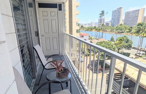 Waikiki Condo | Waikīkī Wind - Private Condo Near Beach with Canal View & Lanai