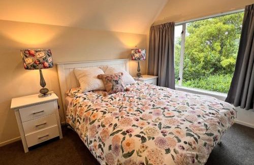 Burnside House | Waimairi Road - Christchurch Holiday Homes