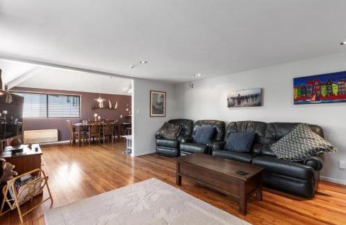 Waikawa Bay House | Waimarama Hideaway - Waikawa Holiday Home