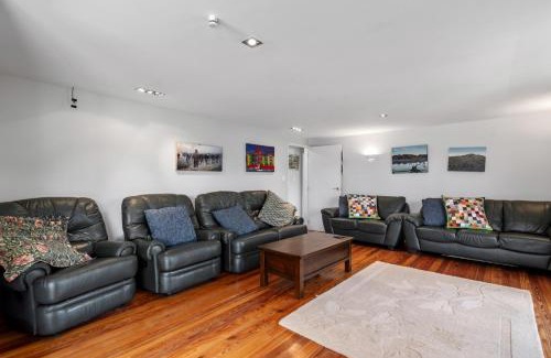 Waikawa Bay House | Waimarama Hideaway - Waikawa Holiday Home