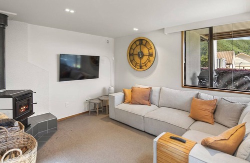 Waikawa Bay House | WAIMARAMA MAGIC – WAIKAWA HOLIDAY HOME, pet friendly in Waikawa