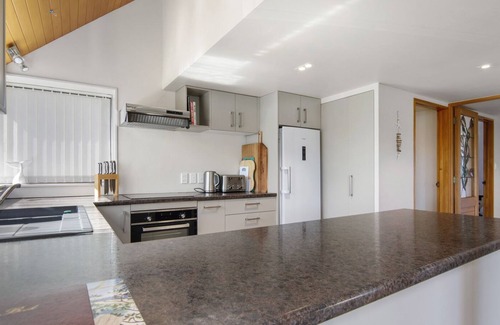 Waikawa Bay House | WAIMARAMA MAGIC – WAIKAWA HOLIDAY HOME, pet friendly in Waikawa