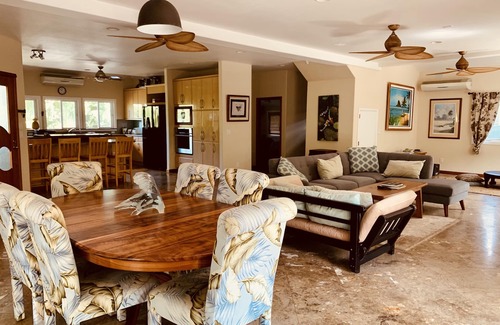 Pupukea House | Waimea Bay Tropical Retreat w/pool & jacuzzi 2 min walk from the beach!
