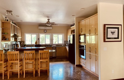 Pupukea House | Waimea Bay Tropical Retreat w/pool & jacuzzi 2 min walk from the beach!