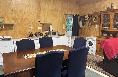 Tararua Forest Park Bed & Breakfast | Waiora La Grange bed and breakfast. Up the lovely Otaki Gorge.