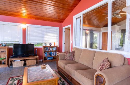Kukuihaele House | Waipio Glass House
