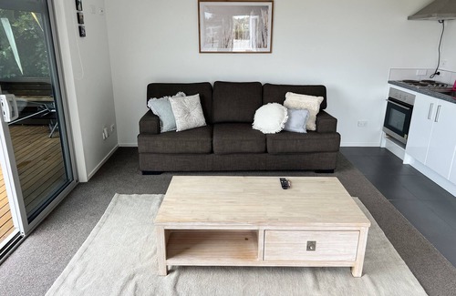 Waipu Cove House | Waipu Cove Beach Stay - 5 mins walk to the beach.
