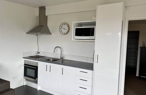 Waipu Cove House | Waipu Cove Beach Stay - 5 mins walk to the beach.