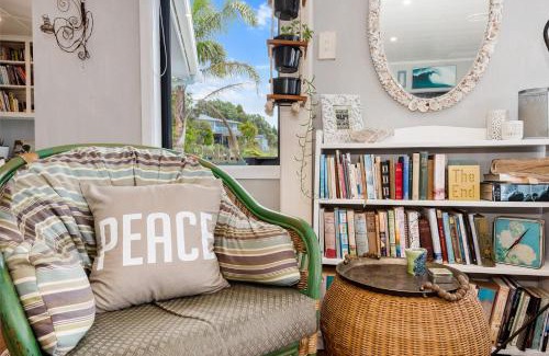 Waipu Cove House | Waipu Cove Palm Cottage - Waipu Cove Holiday Home