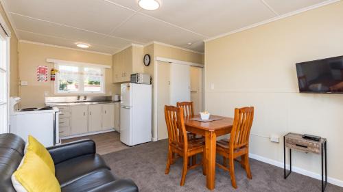 Paihia House | Waitangi Beach Bach 30B