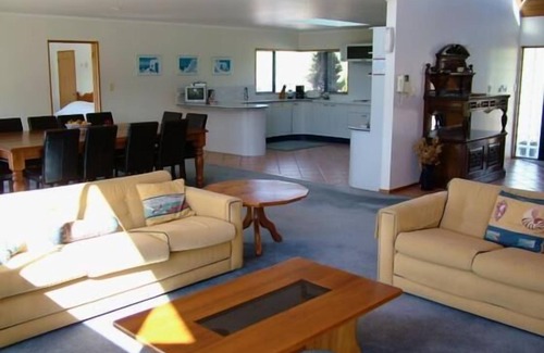 Haruru House | Waitangi River Lodge - Nr. Paihia Bay Of Islands
