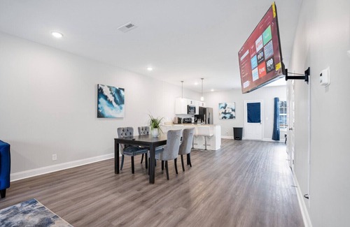 Clarksville House | Waiting to Excell: Modern Comfort Off Excell Rd in Sango