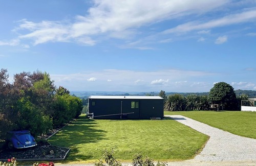 Waitomo Caves House | Waitomo Caves fully self-contained house minutes from Waitomo Glowworm Caves.