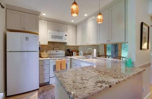 Waitsfield Condo | Waitsfield Condo w/Pool & On-Site Trail Access!