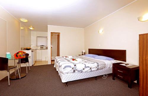 Waiuku Hotel | Waiuku Lodge Motel