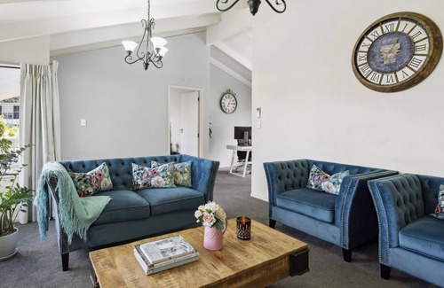 Waiwera House | Waiwera Retreat - Hibiscus Coast Holiday Home