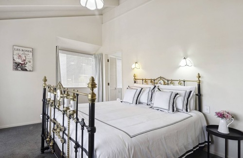 Waiwera House | Waiwera Retreat - Hibiscus Coast Holiday Home