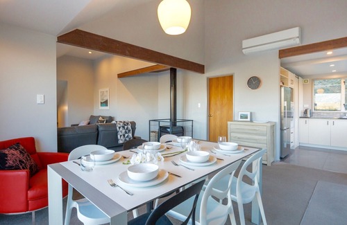 Queenstown Cottage | Wakatipu Views - Queenstown Holiday Home