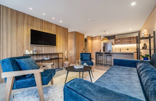 Las Lomas I Apartment | Wake 511 · Luxury 1BR Apt with private Balcony & Jacuzzi