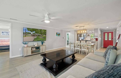 Kingsland House | Wake at the Lake on LBJ! Dock, fishing, and fun!