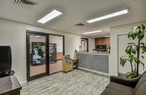 East Raleigh Hotel | Wake Inn