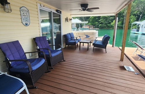 Big Creek House | WAKE N' UP (Floating House @ Whitman Hollow)