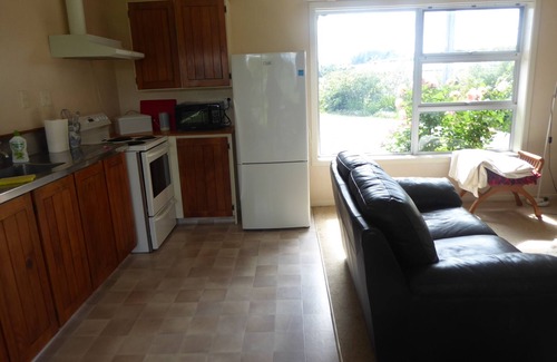 Greytown Apartment | Wake to birdsong and smell the flowers at Rose Cottage .