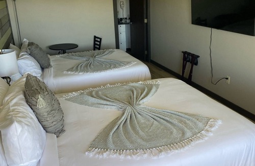 Davenport Resort | Wake to the best view on the lake!