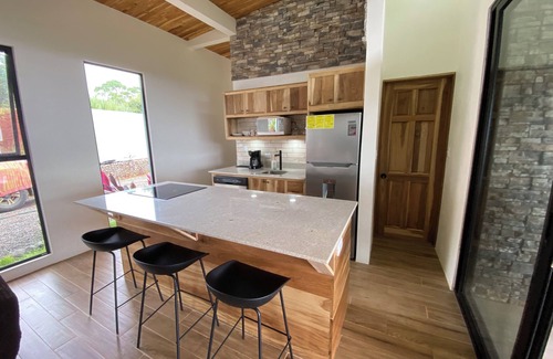 Jaco House | Wake to the birds, sleep to the sound of the waves