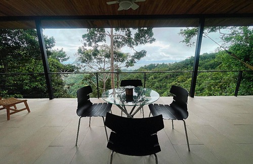 Jaco House | Wake to the birds, sleep to the sound of the waves