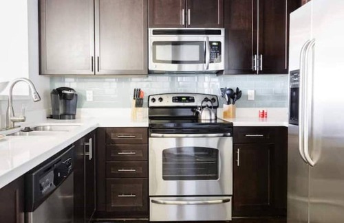 Westwood Apartment | Wake Up to a Cozy, Carefully-Styled Apartment/Palm.