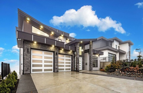 Bear Mountain Resort House | “Wake up to endless horizons—where ocean waves meet city lights.”
