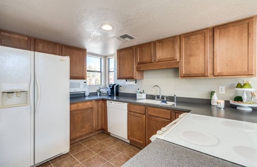Tucson Condo | Wake Up to Majestic Mountain Views in a Vaulted 2BR 2 BATH cozy getaway!