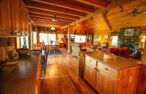 Buck Mountain Cabin | Wake Up to Mtn Views, End the Day in the Hot Tub @ Rest Assured